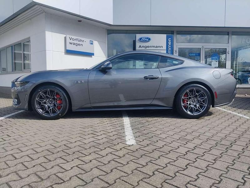 Neu Ford Mustang GT 446 PS (328 kW) 2026 Carbonized gray/asher gray Coupé