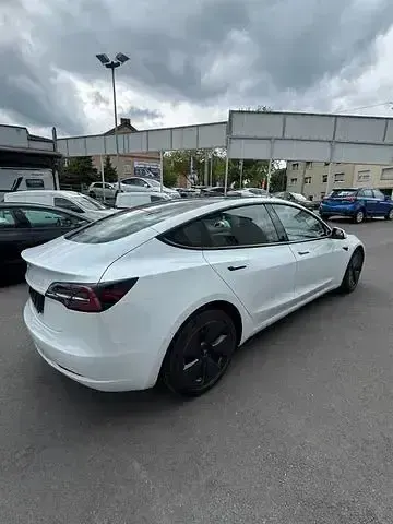 Käytetty Tesla Model 3 Standard Range Plus 239 kW (325 HP) 2021 Valkoinen Sedan