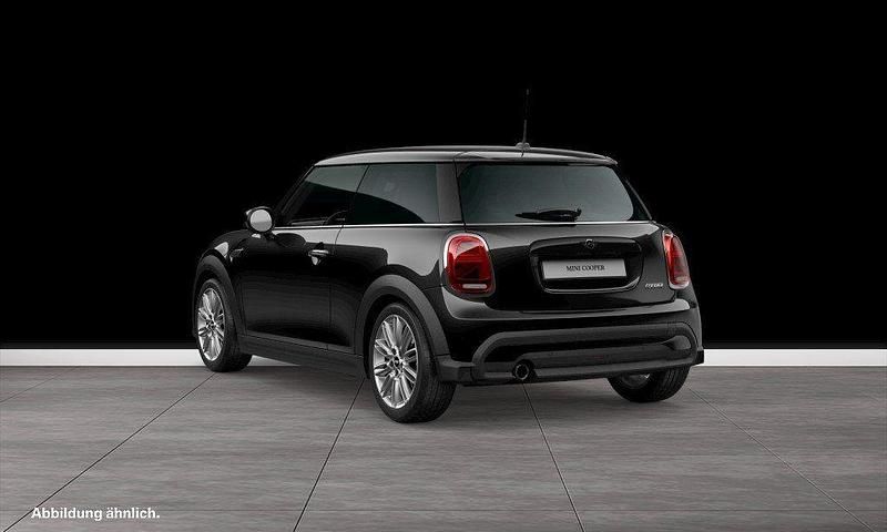 Gebraucht Mini Cooper Hatch 136 PS (100 kW) 2023 Midnight black Kleinwagen