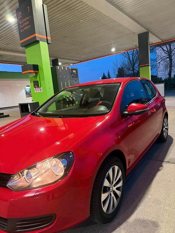 Gebraucht VW Golf VI 86 PS (63 kW) 2012 Rot Kleinwagen