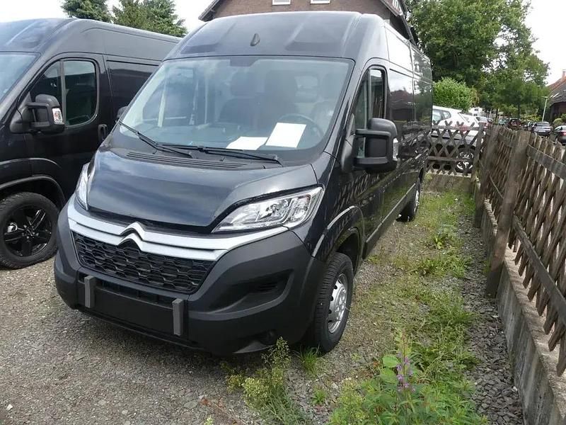 Schwarz Gebraucht 2023 Citroën Jumper Van / Kleinbus | 31.980 € (Teuer) - Bild 1/4