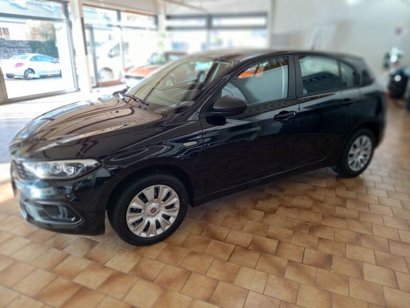 Schwarz Neu 2024 Fiat Tipo Life Limousine | 24.300 € (Etwas zu teuer) - Bild 1/4