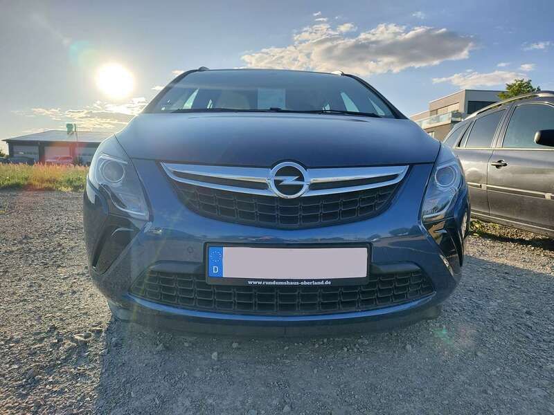 Nacht blau met Gebraucht 2015 Opel Zafira Tourer Edition Van / Kleinbus | 7.700 € (Guter Preis) - Bild 1/4