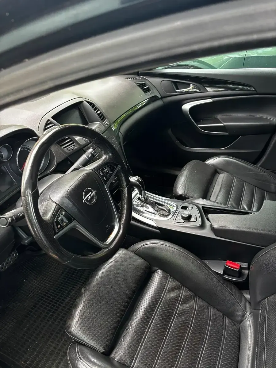 Gebraucht Opel Insignia 160 PS (117 kW) 2009 Schwarz Kombi