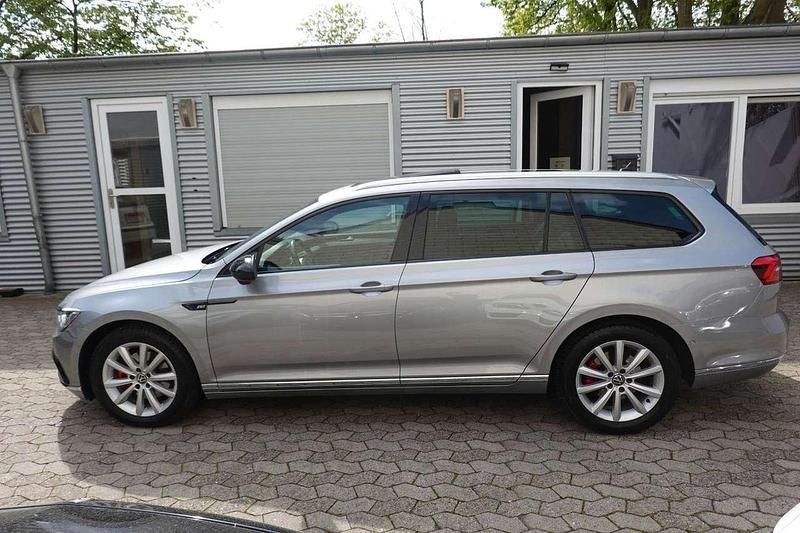 Gebraucht VW Passat Highline 150 PS (110 kW) 2019 Pyrit silber Kombi
