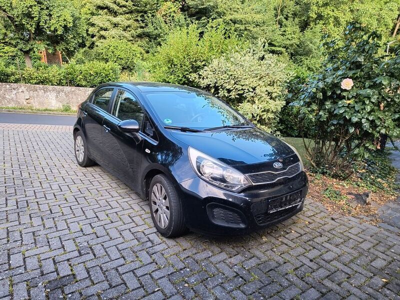 Schwarz Gebraucht 2013 Kia Rio Edition 7 Limousine | 2.999 € (Superpreis) - Bild 1/4