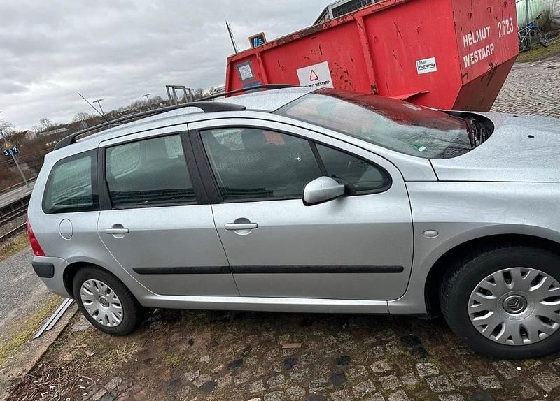 Gebraucht Peugeot 307 101 PS (74 kW) 2003 Silber Limousine