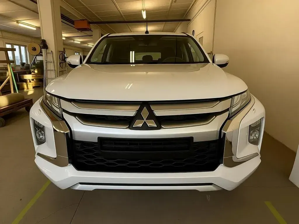 Gebraucht Mitsubishi L200 150 PS (110 kW) 2021 Perlmutt weiß (metallic) Pickup