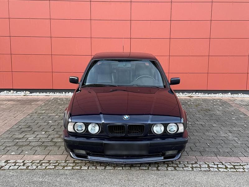 Second-hand BMW 540 Performance 286 CP (210 kW) 2004 Albastru Berlinǎ