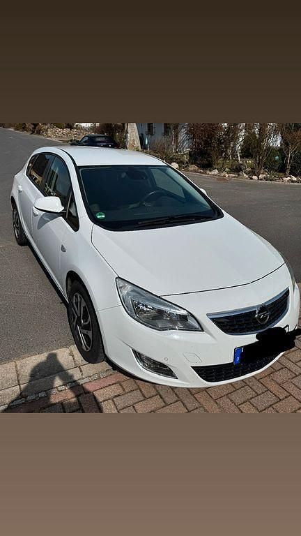 Gebraucht Opel Astra Design Edition 120 PS (88 kW) 2011 Weiß Limousine