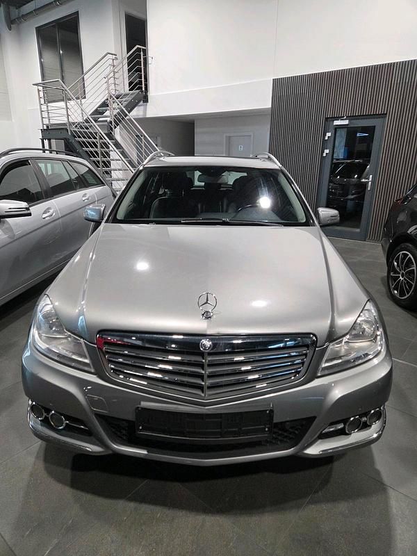 Gebraucht Mercedes C180 Elegance 156 PS (114 kW) 2011 Kombi