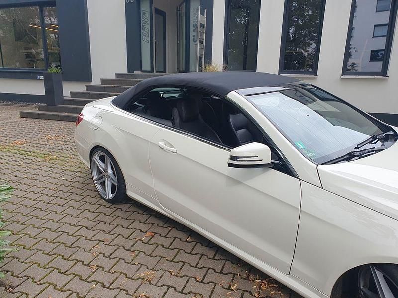 Gebraucht Mercedes E220 AMG 170 PS (125 kW) 2011 Weiß Cabrio