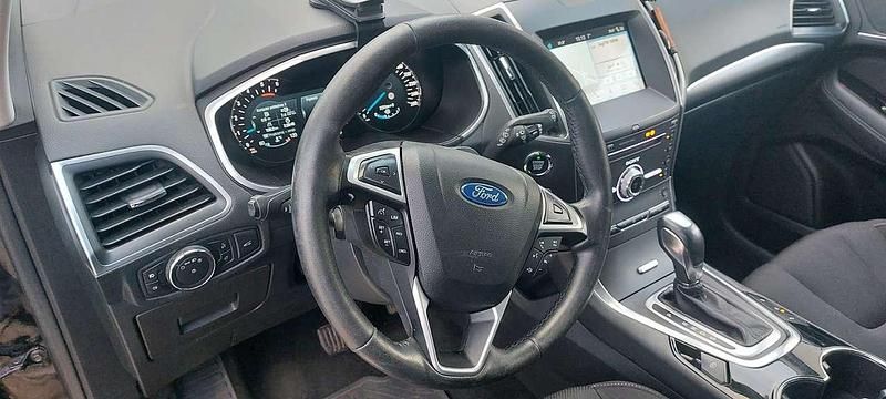 Gebraucht Ford S-MAX Titanium 179 PS (131 kW) 2017 Schwarz Van / Kleinbus