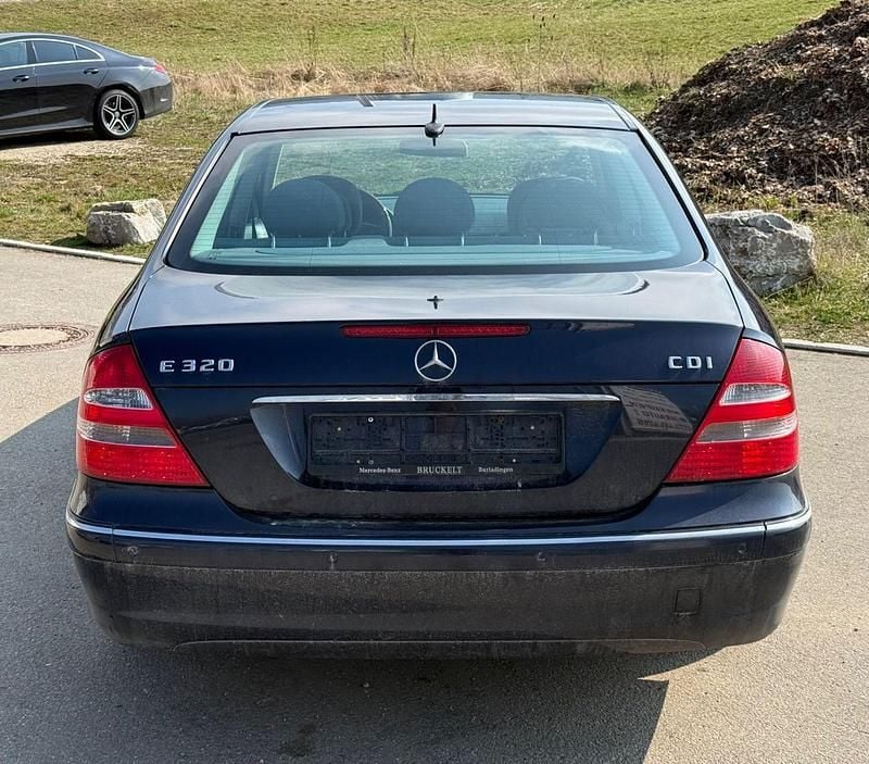 Gebraucht Mercedes E320 Elegance 224 PS (164 kW) 2006 Blau Limousine
