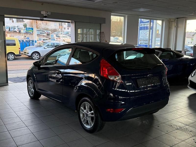 Gebraucht Ford Fiesta SYNC Edition 101 PS (74 kW) 2015 Blau Kleinwagen