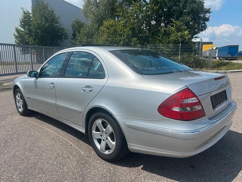 Gebraucht Mercedes E350 Avantgarde 272 PS (200 kW) 2005 Silber Limousine