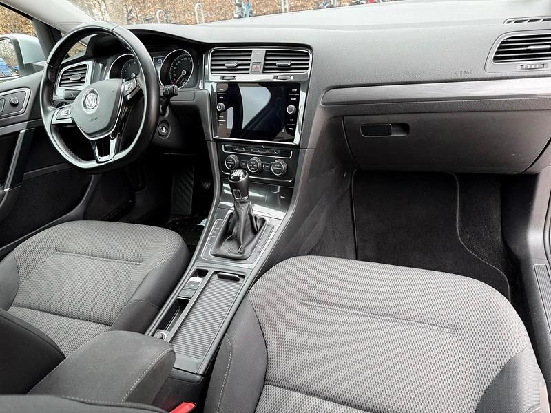 Gebraucht VW Golf VII 110 PS (80 kW) 2018 Silber Kombi