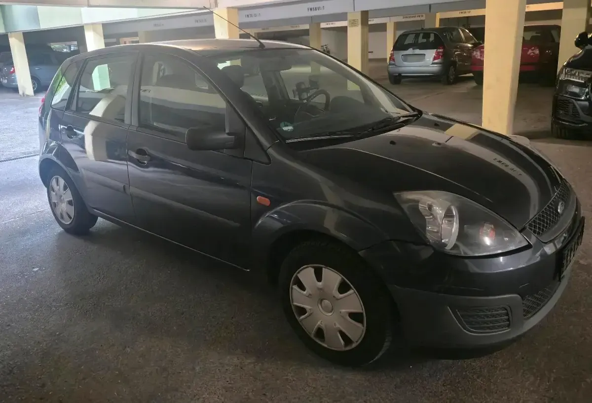 Gebraucht Ford Fiesta 75 PS (55 kW) 2009 Grau Kleinwagen
