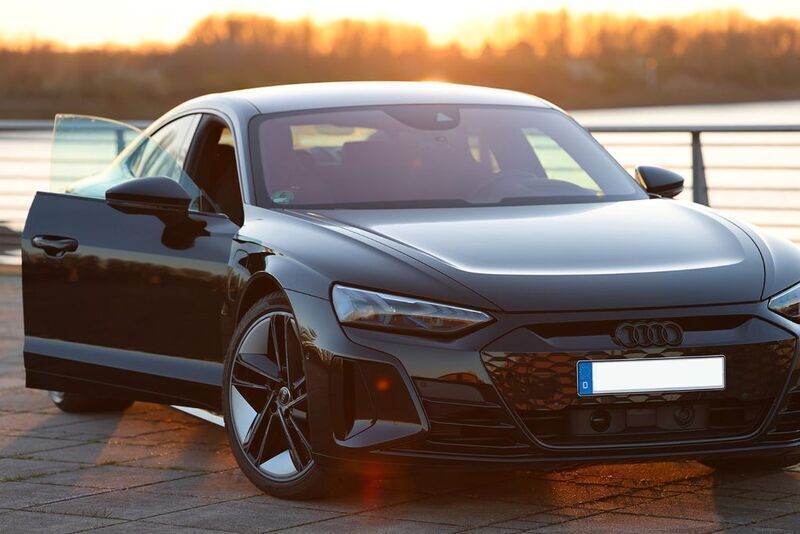Schwarz Gebraucht 2022 Audi e-tron GT quattro Ambiente Limousine | 63.950 € (Superpreis) - Bild 1/4
