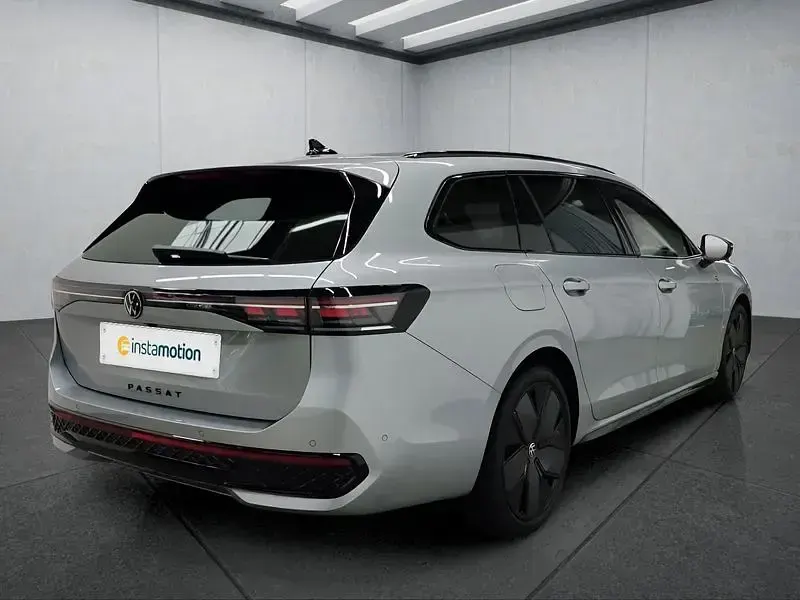Neu VW Passat 265 PS (194 kW) 2026 Silber Kombi