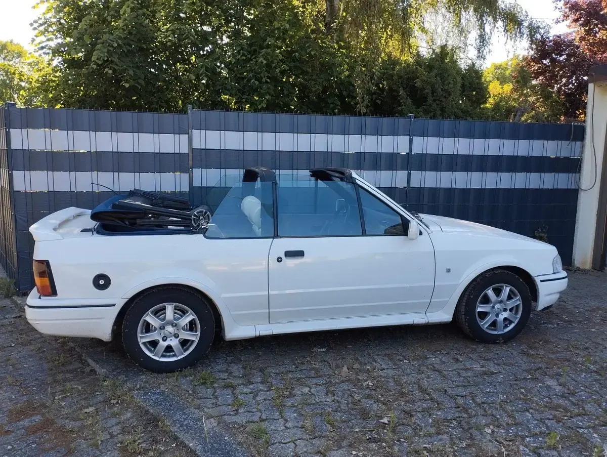 Gebraucht Ford Escort Cabriolet 90 PS (66 kW) 1990 Weiß Cabrio
