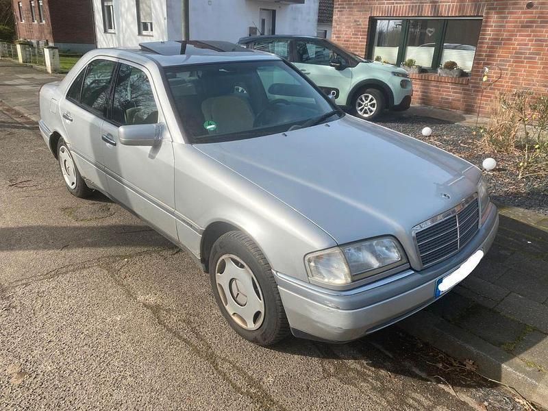 Silber Gebraucht 1997 Mercedes C180 Elegance Limousine | 1.500 € (Superpreis) - Bild 1/4