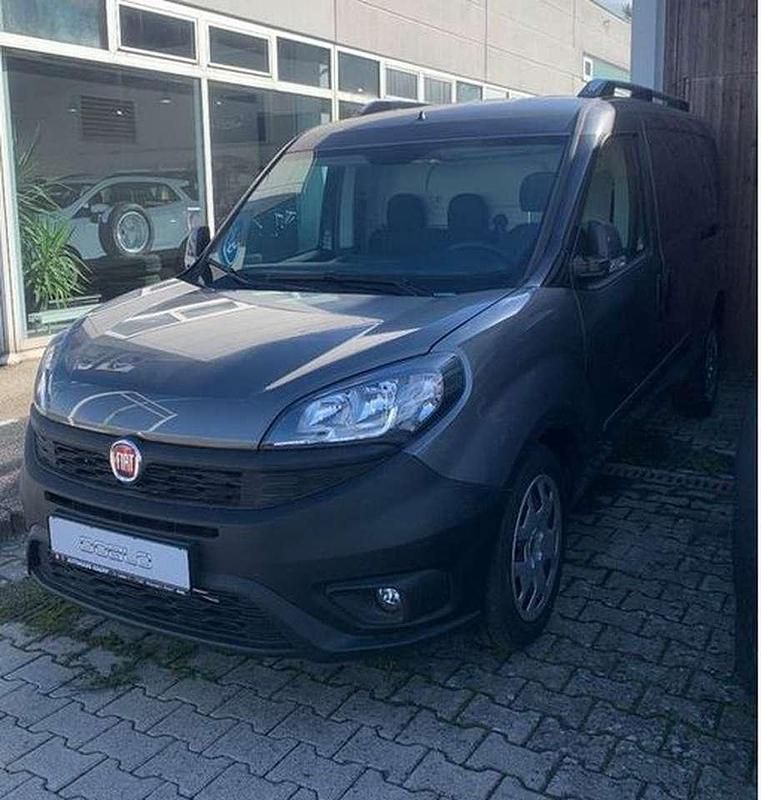Colore esterno (grau (met)) Gebraucht 2022 Fiat Doblò Van / Kleinbus | 21.990 € (Teuer) - Bild 1/4