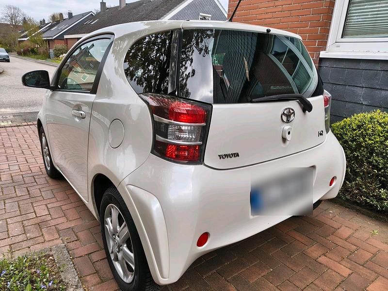 Second-hand Toyota iQ 68 CP (50 kW) 2013 Alb Hatchback