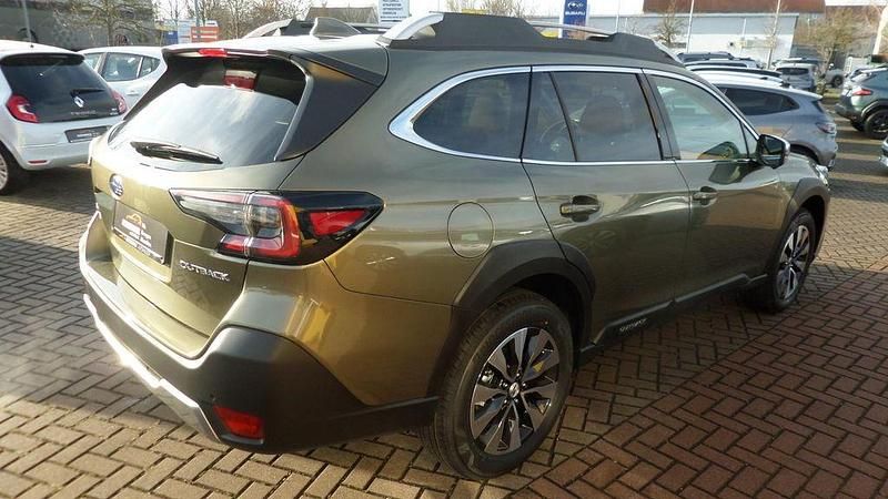 Neu Subaru Outback Platinum 169 PS (124 kW) 2025 Autumn green metallic Kombi