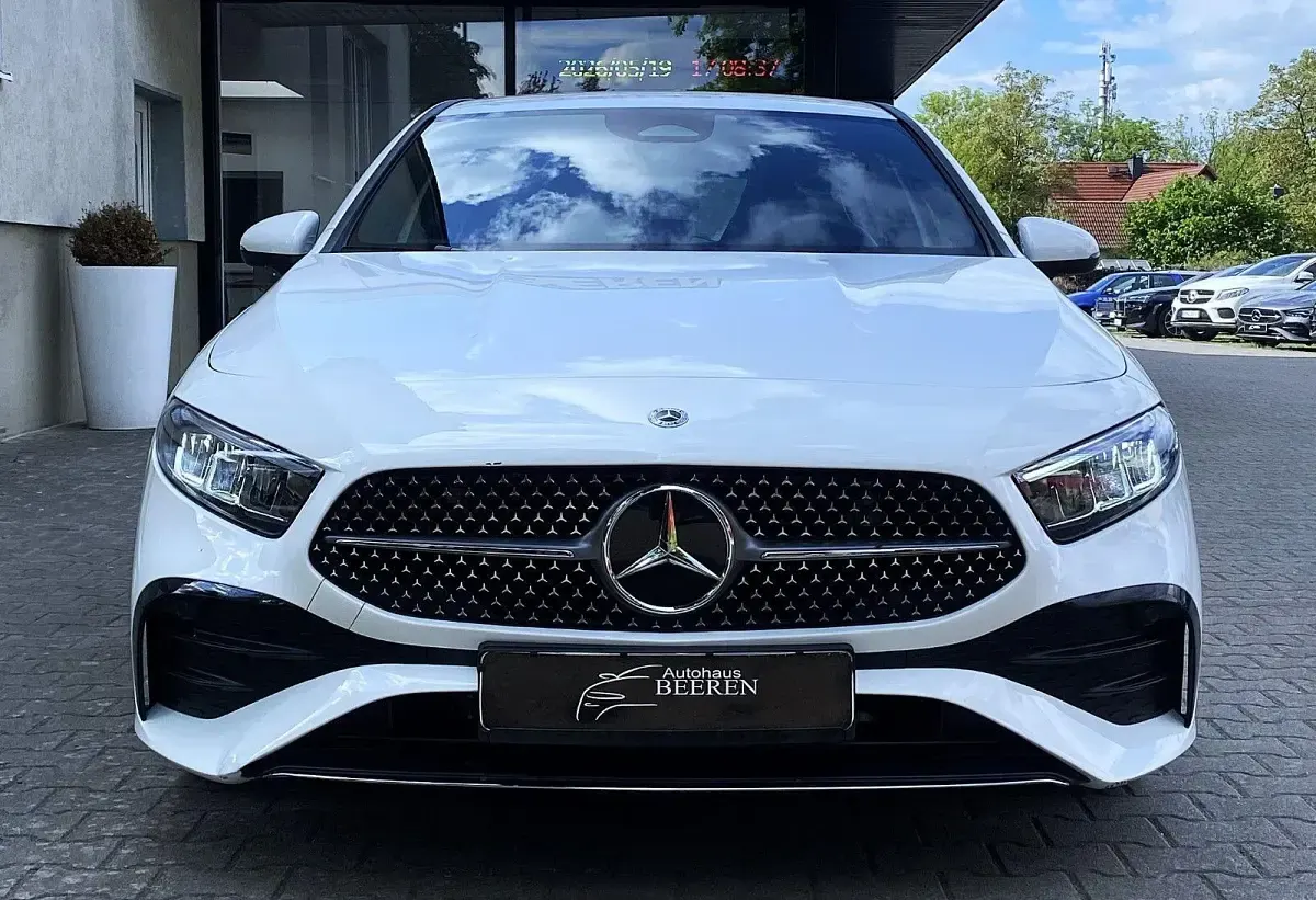 Gebraucht Mercedes A180 AMG 136 PS (100 kW) 2025 Weiß Limousine