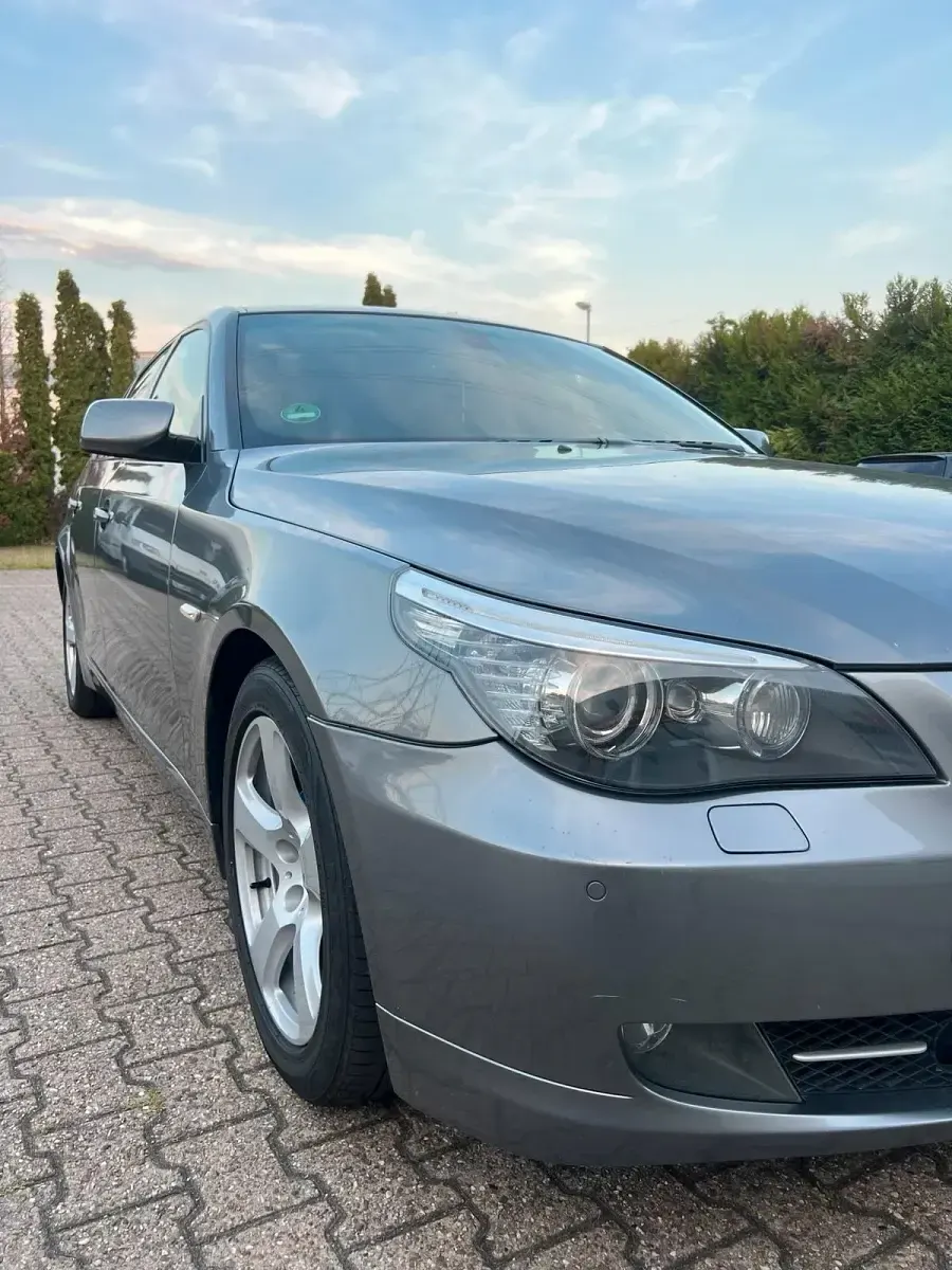 Gebraucht BMW 525 218 PS (160 kW) 2008 Grau Limousine