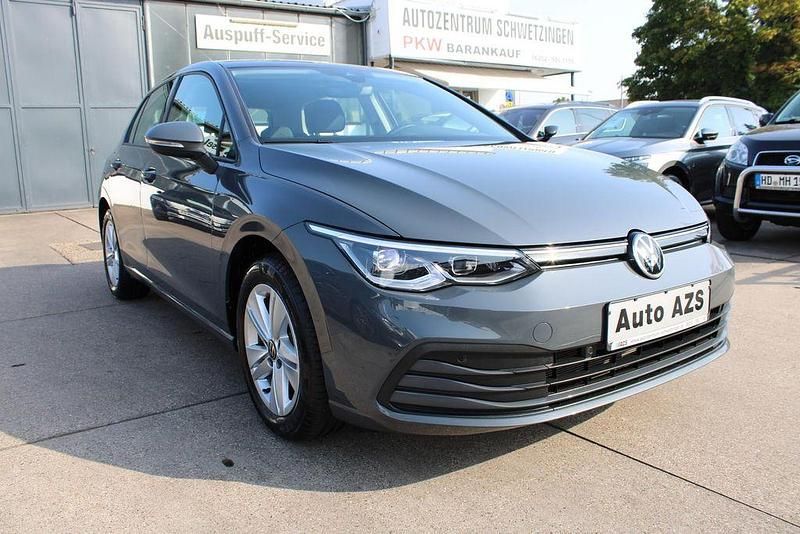 Grau Gebraucht 2021 VW Golf VIII Life Limousine | 23.550 € (Fairer Preis) - Bild 1/4