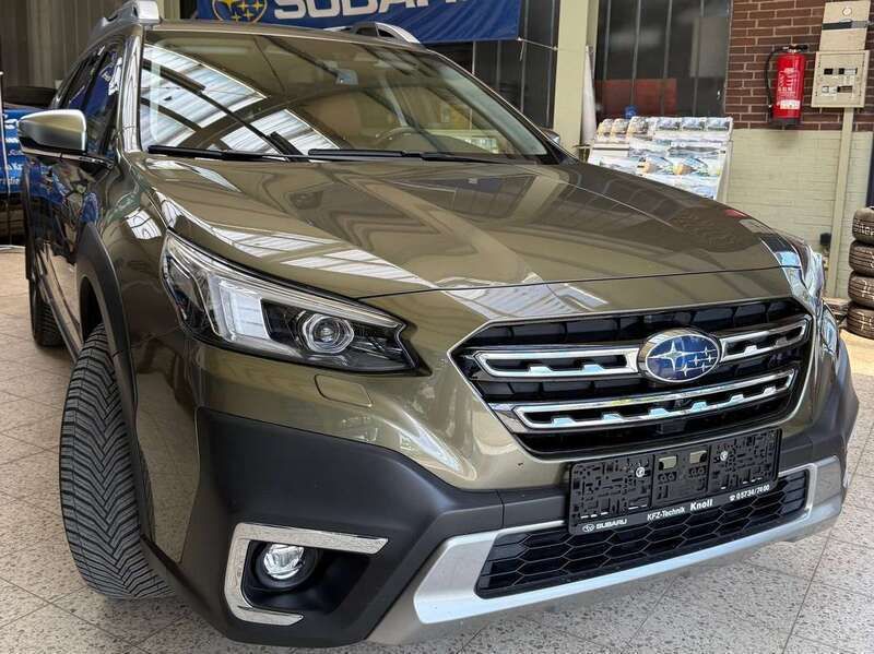 Autumn green (m) Gebraucht 2023 Subaru Outback Platinum SUV | 38.450 € (Fairer Preis) - Bild 1/4