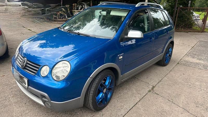 Blau Gebraucht 2004 VW Polo Limousine | 3.490 € (Etwas zu teuer) - Bild 1/4