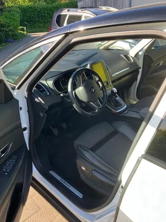 Gebraucht Renault Scenic E-Tech Intens 132 PS (97 kW) 2017 Weiß Van / Kleinbus