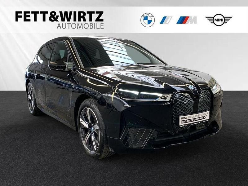 Saphirschwarz metallic Gebraucht 2022 BMW iX Sport Line SUV | 44.790 € (Fairer Preis) - Bild 1/2