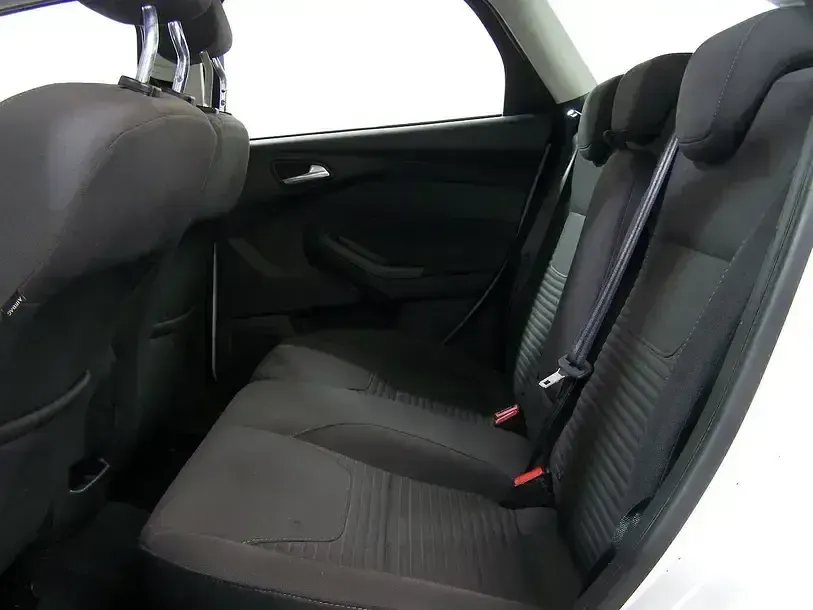 Gebraucht Ford Focus Titanium 125 PS (91 kW) 2018 Weiß Kombi