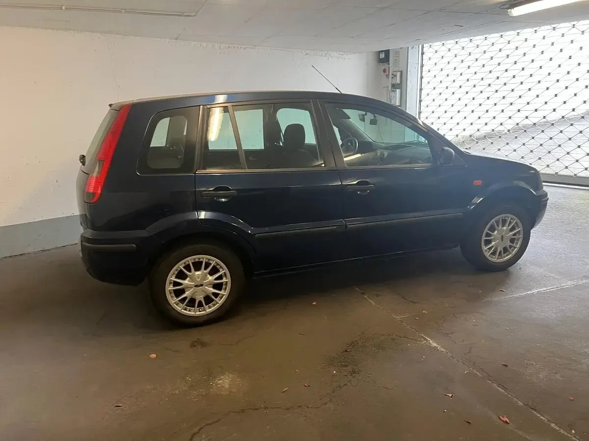 Gebraucht Ford Fusion Trend 101 PS (74 kW) 2004 Blau Kleinwagen