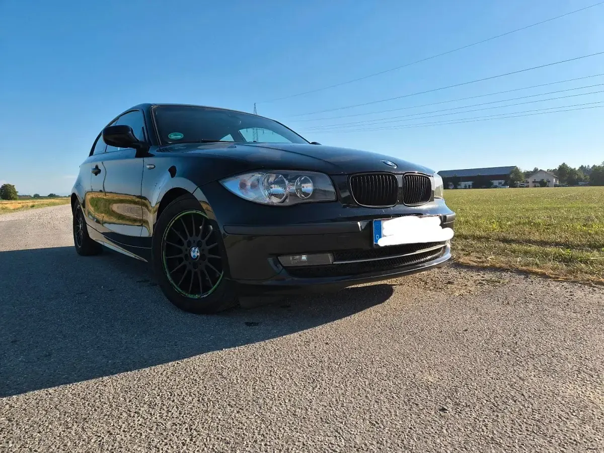 Gebraucht BMW 116 116 PS (85 kW) 2010 Schwarz Kleinwagen