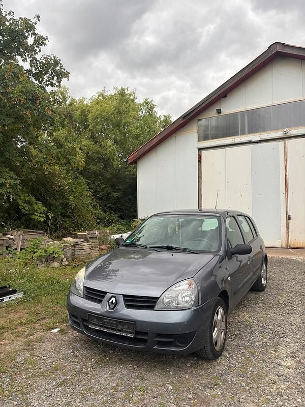 Grau Gebraucht 2007 Renault Clio II Kleinwagen | 1.400 € (Guter Preis) - Bild 1/4