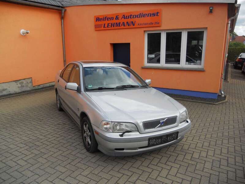 Silber Gebraucht 1998 Volvo S40 Limousine | 850 € (Superpreis) - Bild 1/4