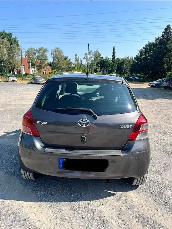 Gebraucht Toyota Yaris Edition 82 PS (60 kW) 2011 Grau Kleinwagen
