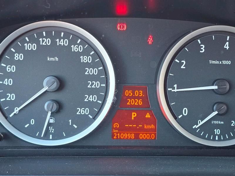 Gebraucht BMW 530 258 PS (189 kW) 2007 Blau Kombi