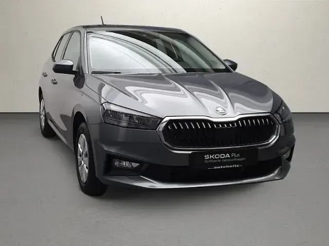 Neu Skoda Fabia Essence 95 PS (69 kW) 2025 Graphite grau metallic Limousine