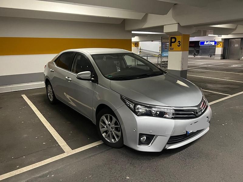Usado Toyota Corolla 132 HP (97 kW) 2013 Prateado Sedan