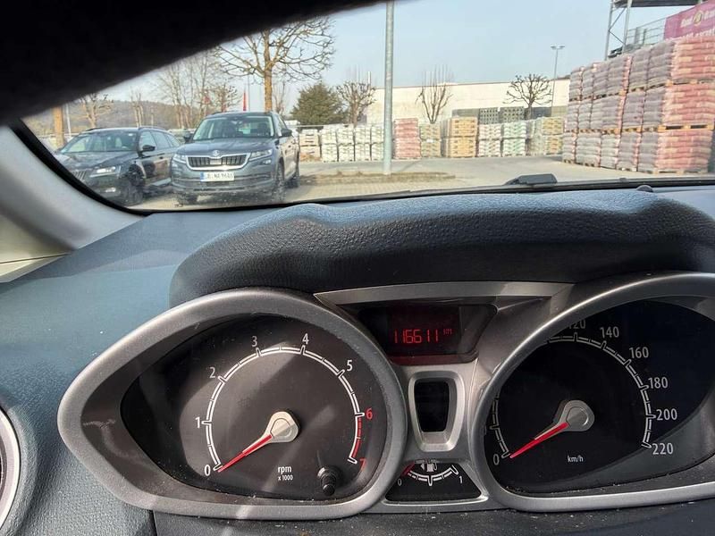 Gebraucht Ford Fiesta Titanium 82 PS (60 kW) 2010 Rot Kleinwagen