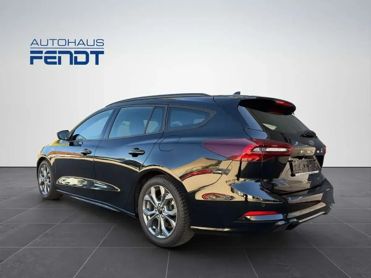 Gebraucht Ford Focus ST-Line 116 PS (85 kW) 2024 Agate black pearl metallic Kombi