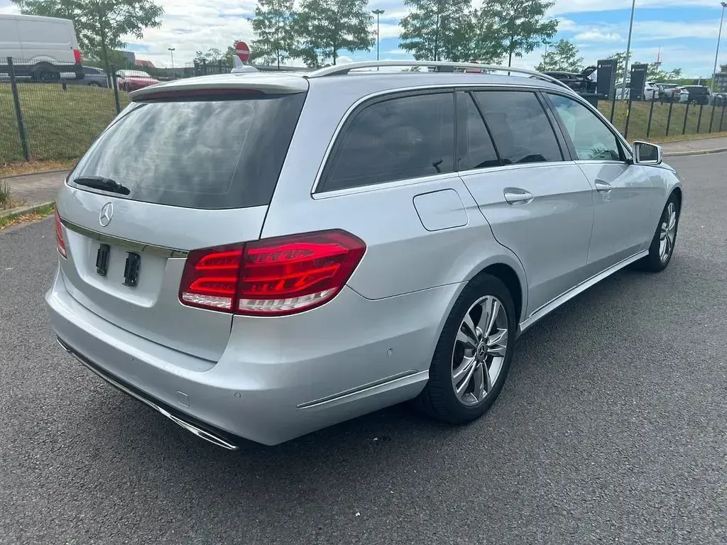Gebraucht Mercedes E200 Avantgarde 184 PS (135 kW) 2013 Silber Limousine