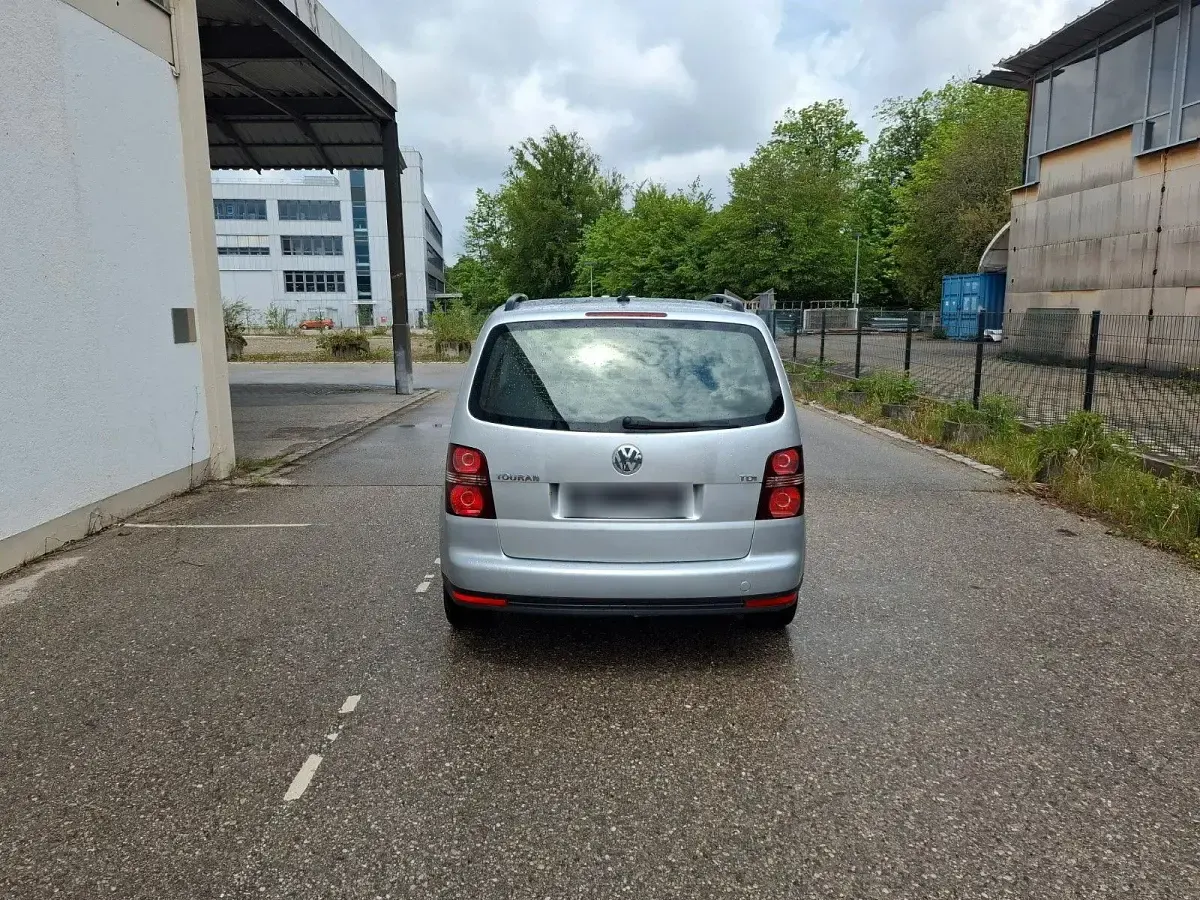 Gebraucht VW Touran 105 PS (77 kW) 2007 Silber Van / Kleinbus