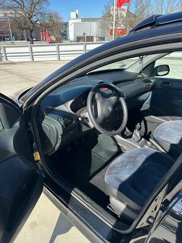 Gebraucht Peugeot 206 75 PS (55 kW) 1999 Schwarz Kleinwagen